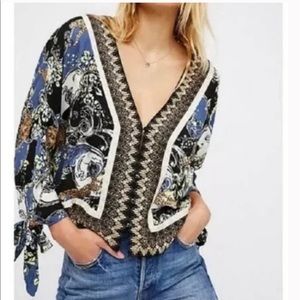 Free People V-Neck Jaguar Scarf Print 3/4 Sleeve Cropped Blouse Sz XS